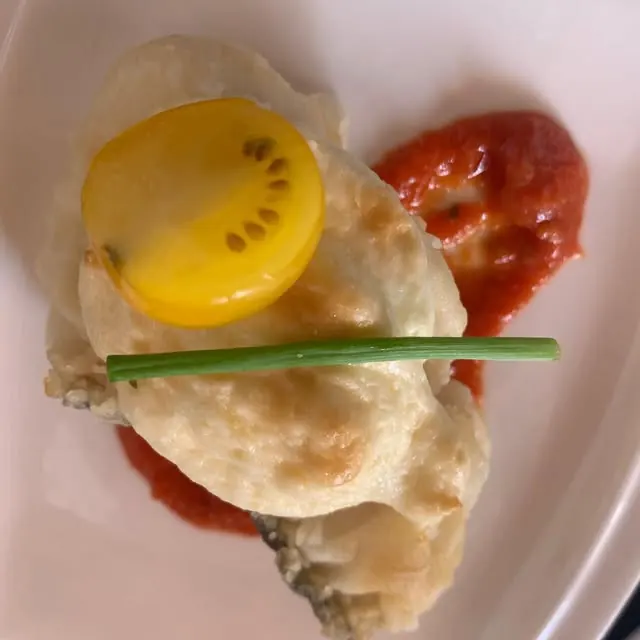 Plato de autor con emplatado cuidado